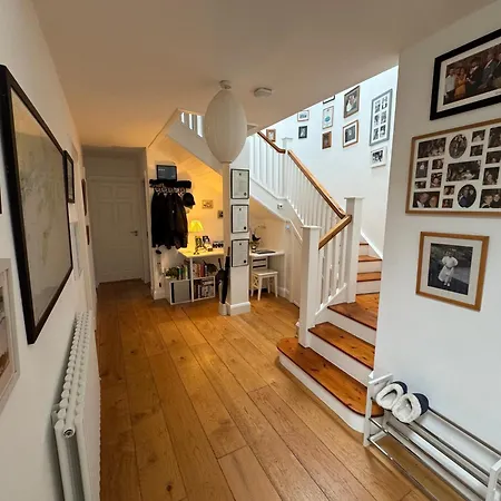 Homestay Elm Grove *