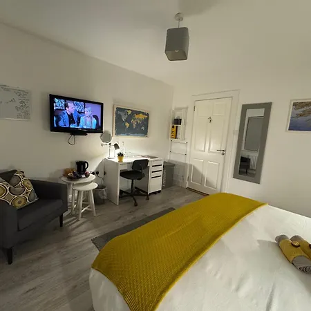 ホームステイ Elm Grove シュル