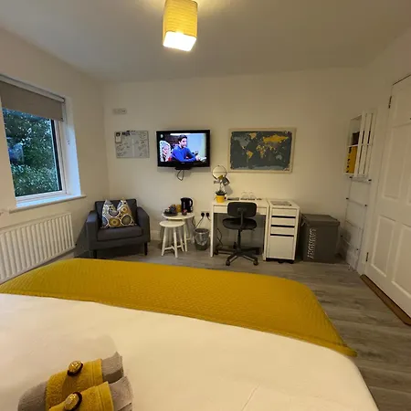 ホームステイ Elm Grove シュル