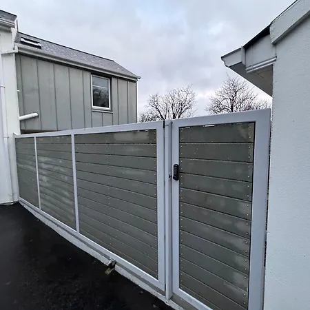 ホームステイ Elm Grove シュル